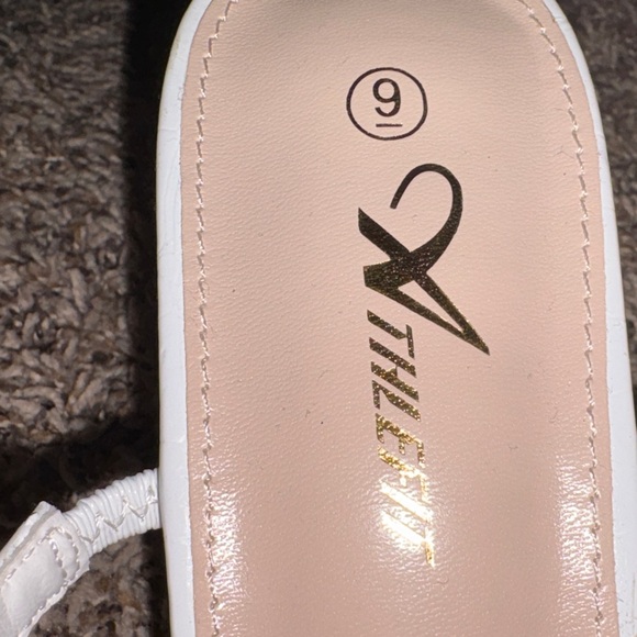 Elegant White Block Heels, 3.5 inches, Never worn - Picture 3 of 6